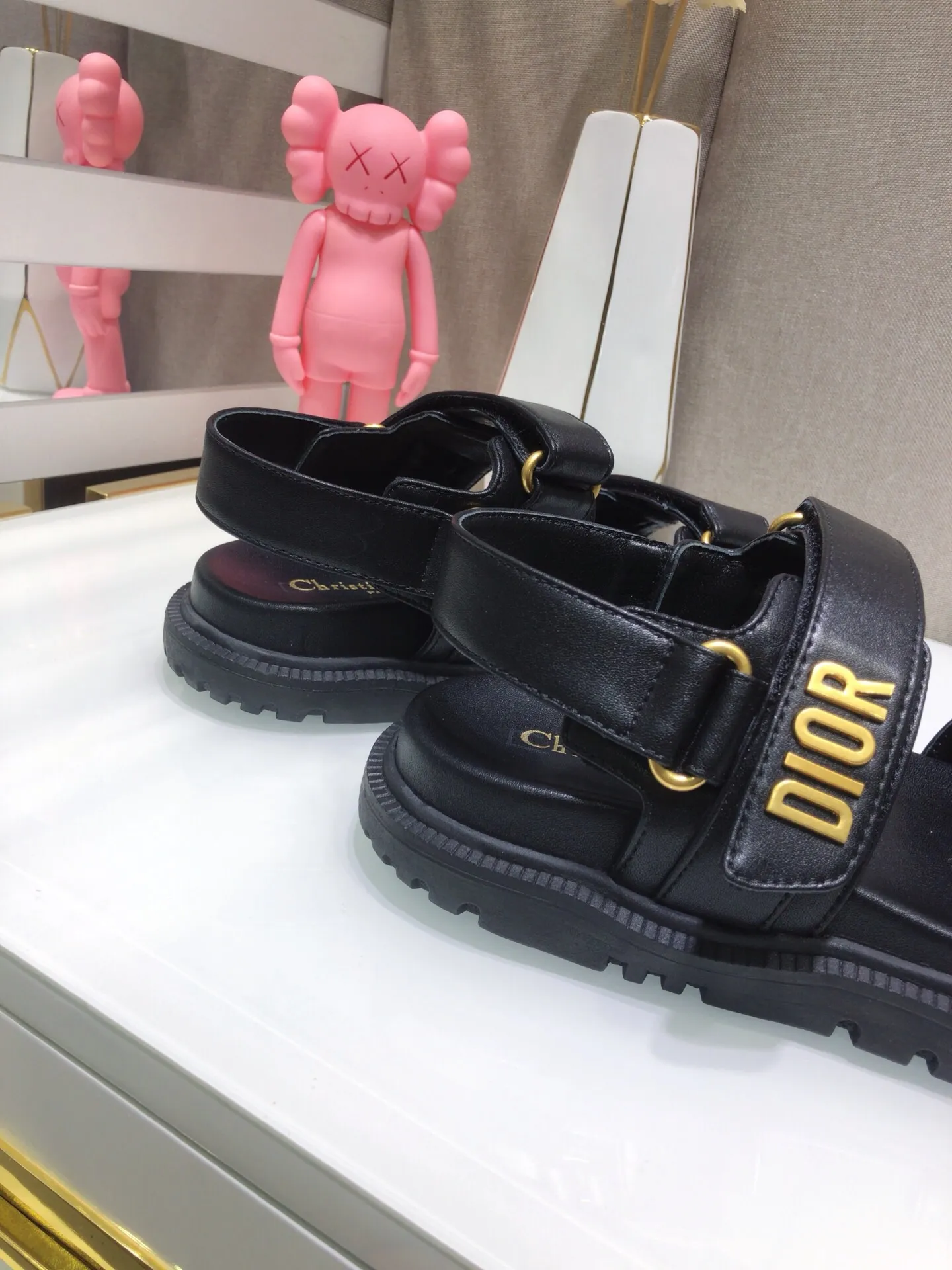 👟👟Ex-factory price👟👟Ex-factory price 460👟👟 Women's shoes factory Dior Dior 2021 spring and summer catwalk new style Ract thick-soled casual women's shoes CD letter logo hardware buckle open-toe sandals Stars' same style flat-bottomed round-toe retro beach shoes Top version on the market Material: Upper imported calfskin/imported metal cowhide + cowhide feet + water-dyed sheepskin lining + original molded T👟👟Ex-factory price👟👟Ex-factory price U outsole Size: 35-40 (40 customization is not returnable)